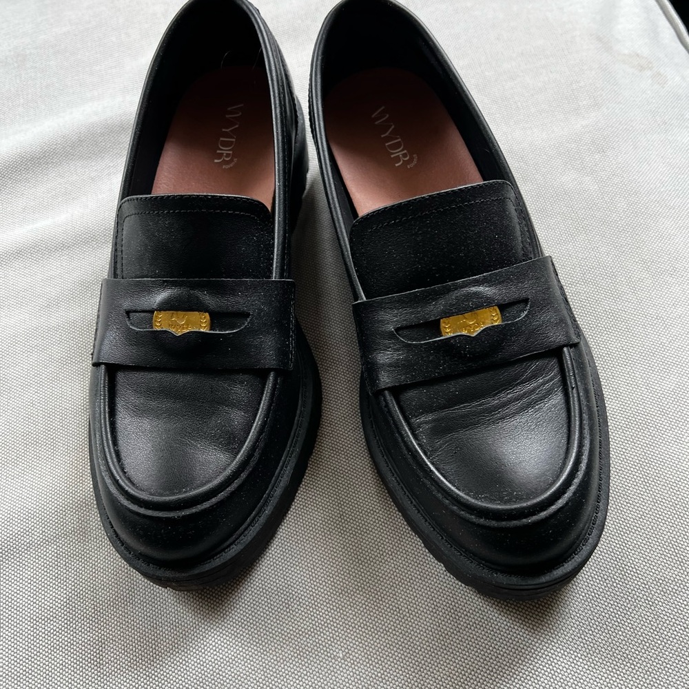 Wydr Wide Width Sam Lucky Black Leather Penny Loafers